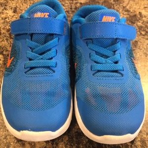 Boys Nike gym shoes